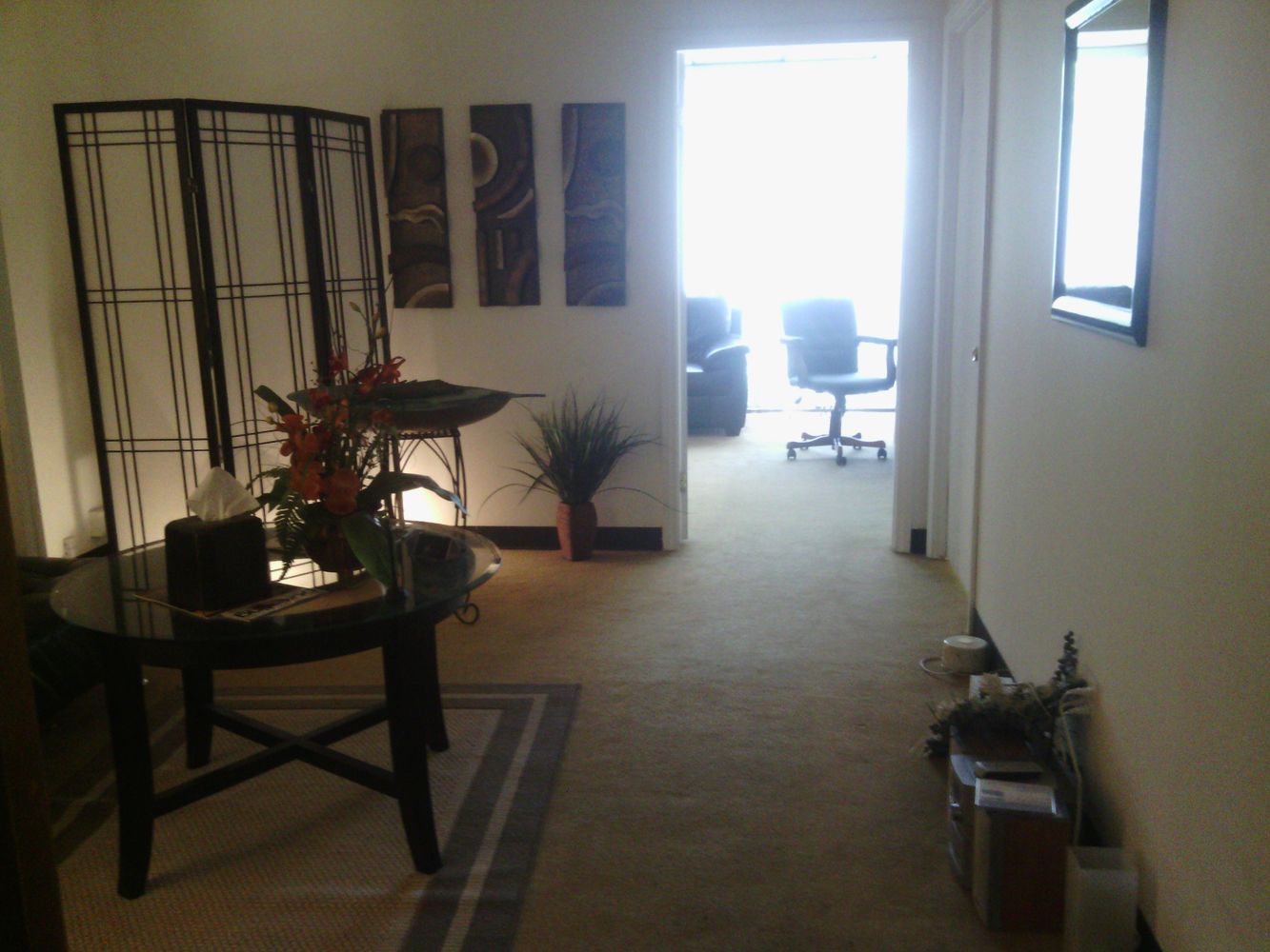 SMART LAYOUT, SEVERAL USES. 3 ROOM OFFICE, STYLISH. WELCOMING, PROFESSIONAL BUILDING.